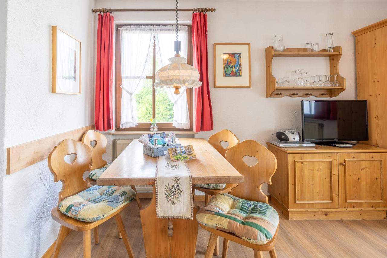 Lueg Naus Apartment *